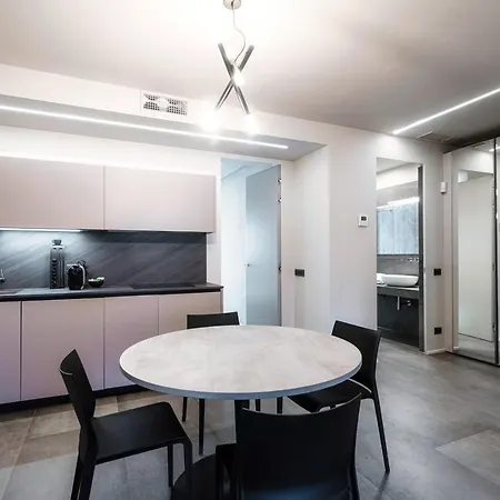 By The - Downtown Apartamento Como