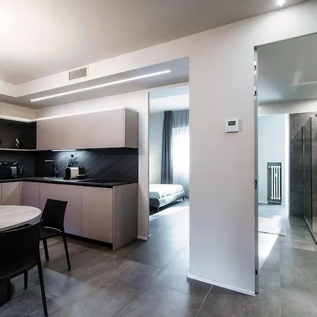 By The - Downtown Apartamento Como