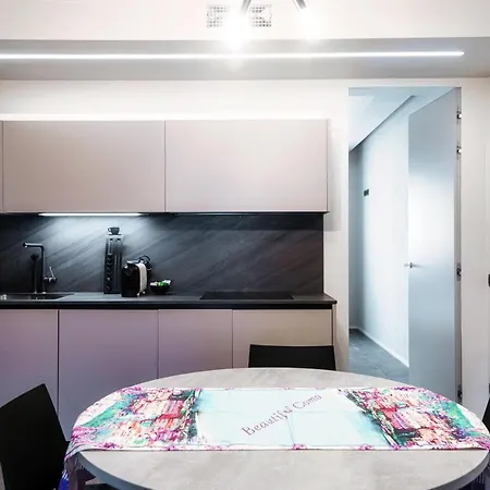 By The - Downtown Apartamento *
