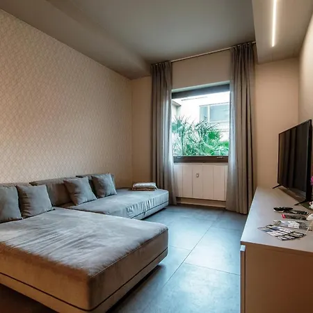 By The - Downtown Apartamento Como