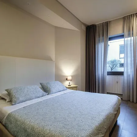 By The - Downtown Apartamento *
